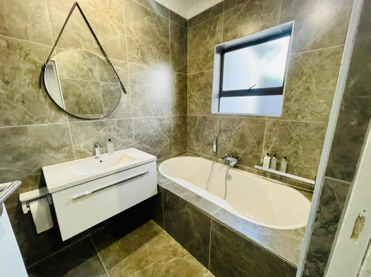 Cozier Glitz Villa Fokváros Kültér fotó