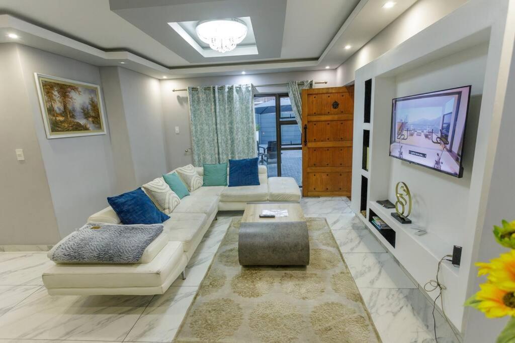 Cozier Glitz Villa Fokváros Kültér fotó