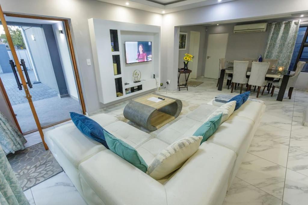 Cozier Glitz Villa Fokváros Kültér fotó